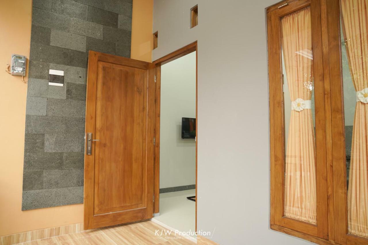 M Stay Guest House Jogja Джокякарта Екстериор снимка