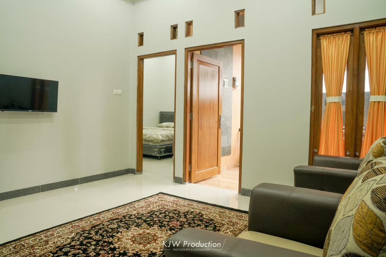 M Stay Guest House Jogja Джокякарта Екстериор снимка
