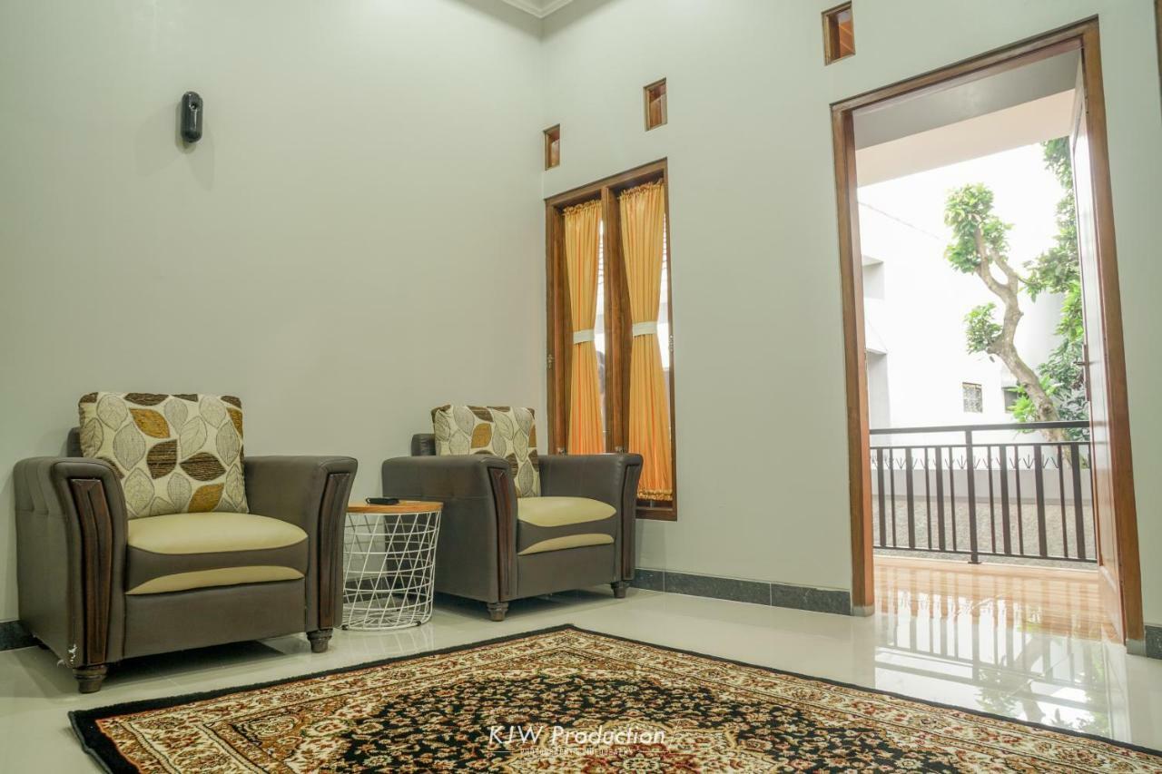 M Stay Guest House Jogja Джокякарта Екстериор снимка