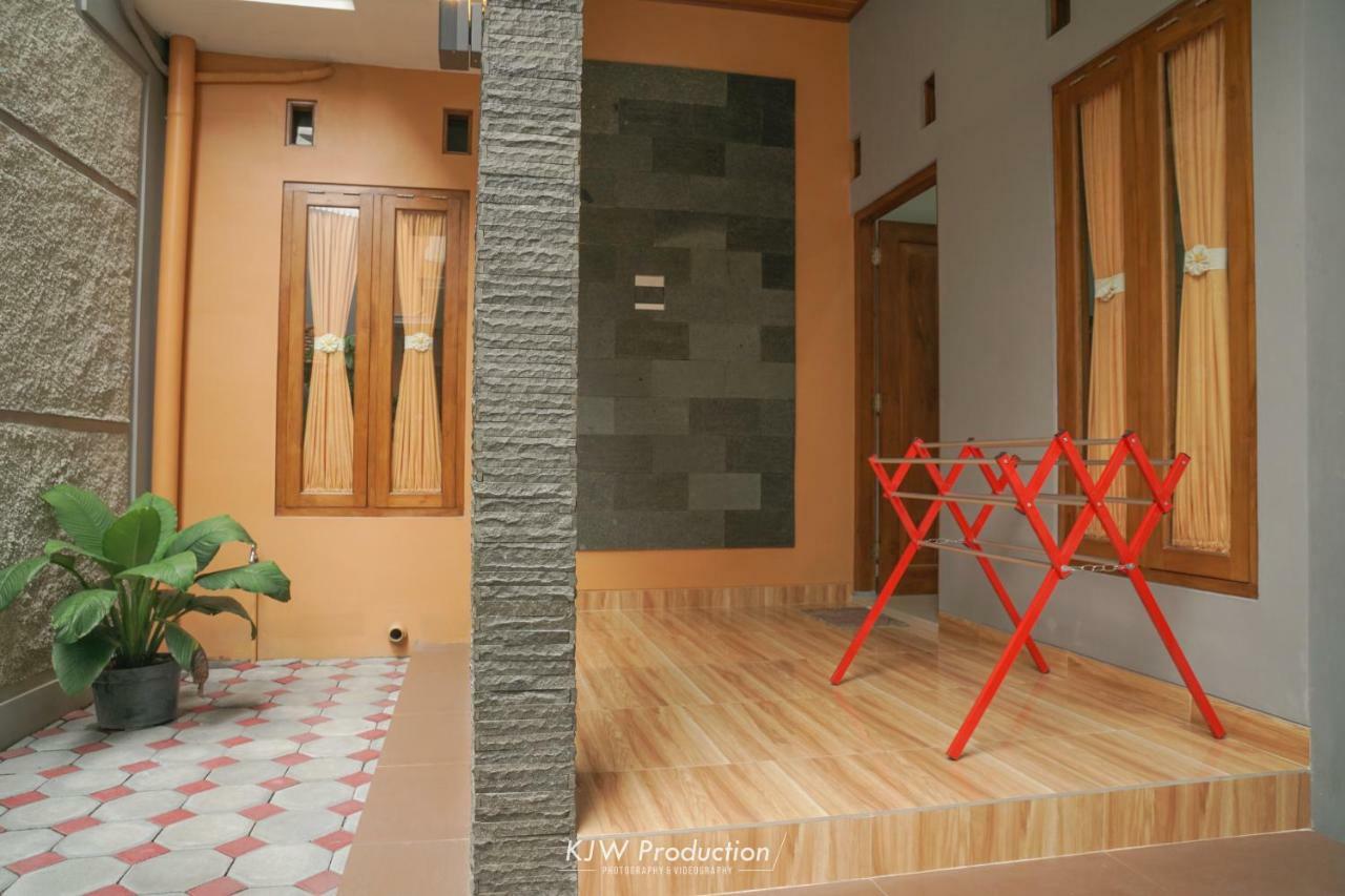 M Stay Guest House Jogja Джокякарта Екстериор снимка