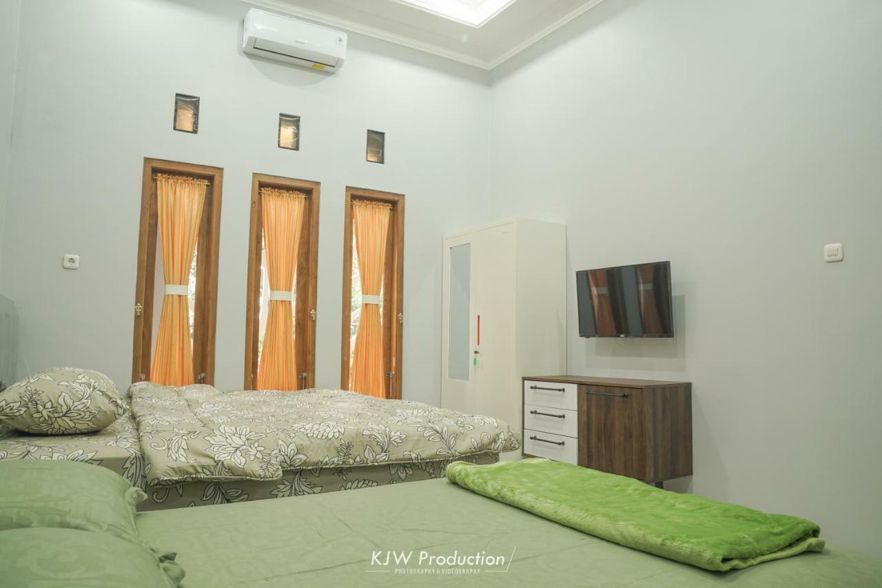 M Stay Guest House Jogja Джокякарта Екстериор снимка