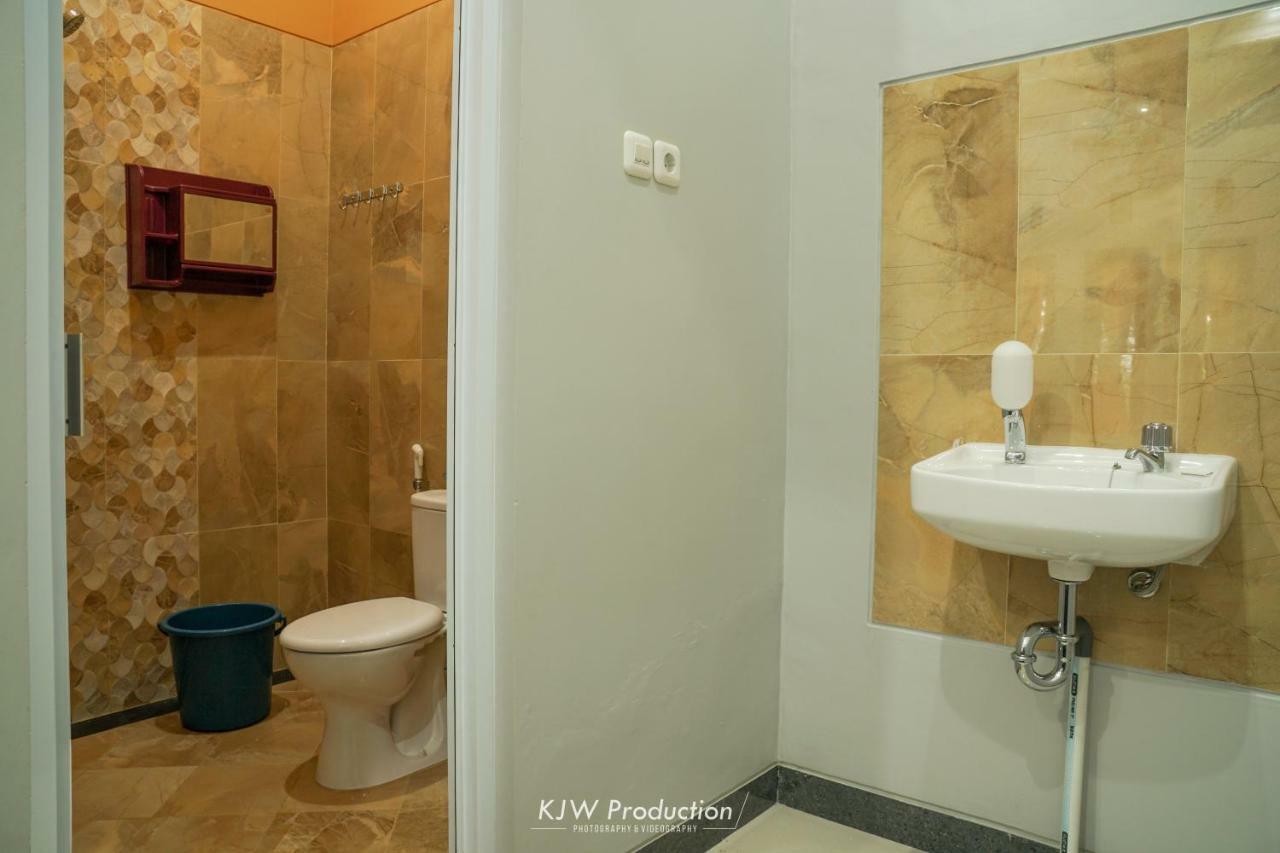 M Stay Guest House Jogja Джокякарта Екстериор снимка