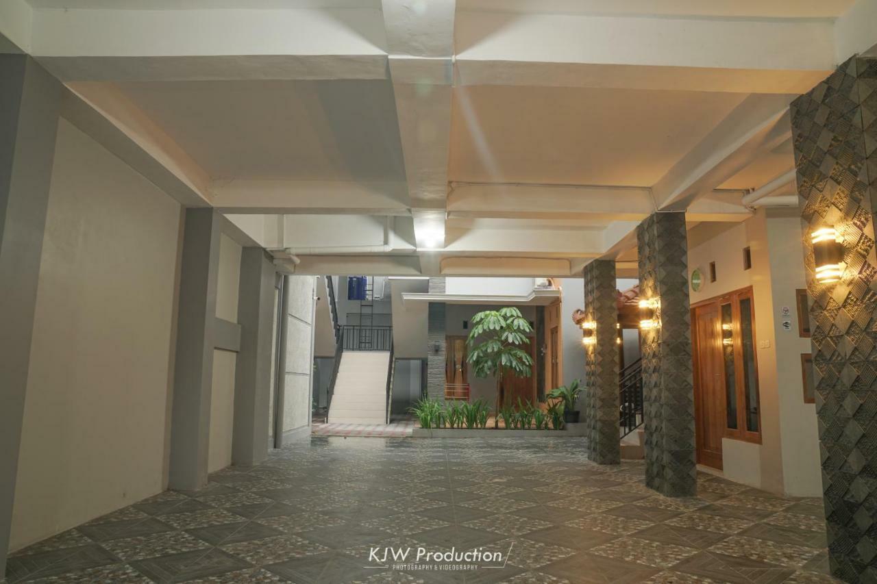 M Stay Guest House Jogja Джокякарта Екстериор снимка