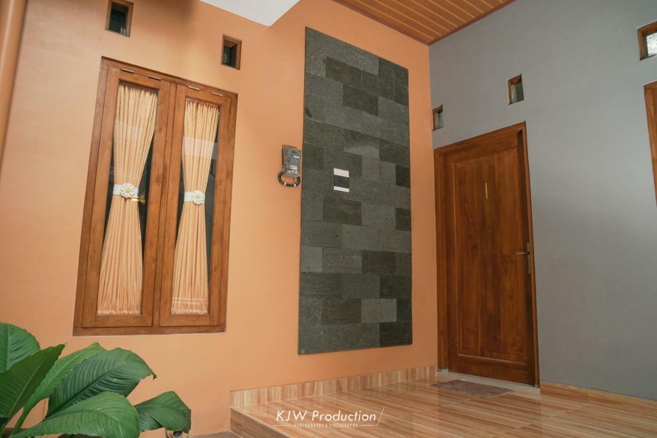 M Stay Guest House Jogja Джокякарта Екстериор снимка