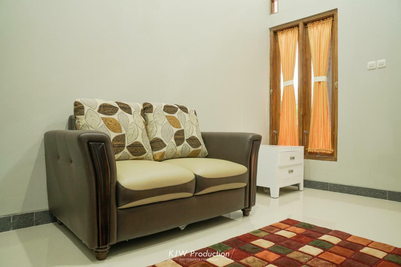 M Stay Guest House Jogja Джокякарта Екстериор снимка