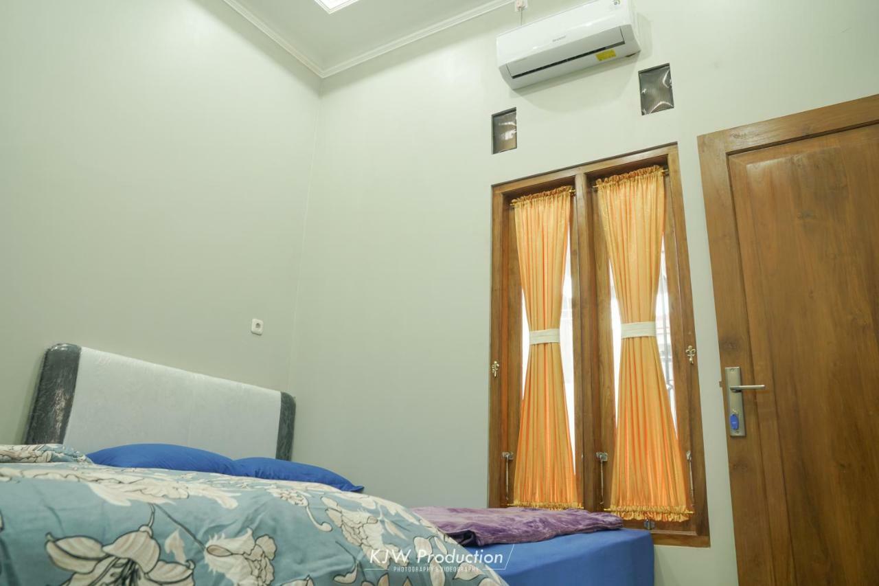 M Stay Guest House Jogja Джокякарта Екстериор снимка